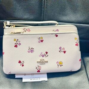 Coach Double Zip Wallet With Heart Print  CW969 NWT in Chalk multi